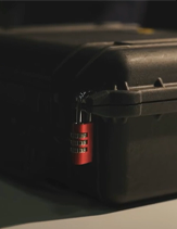 valise peli avec un cadenas